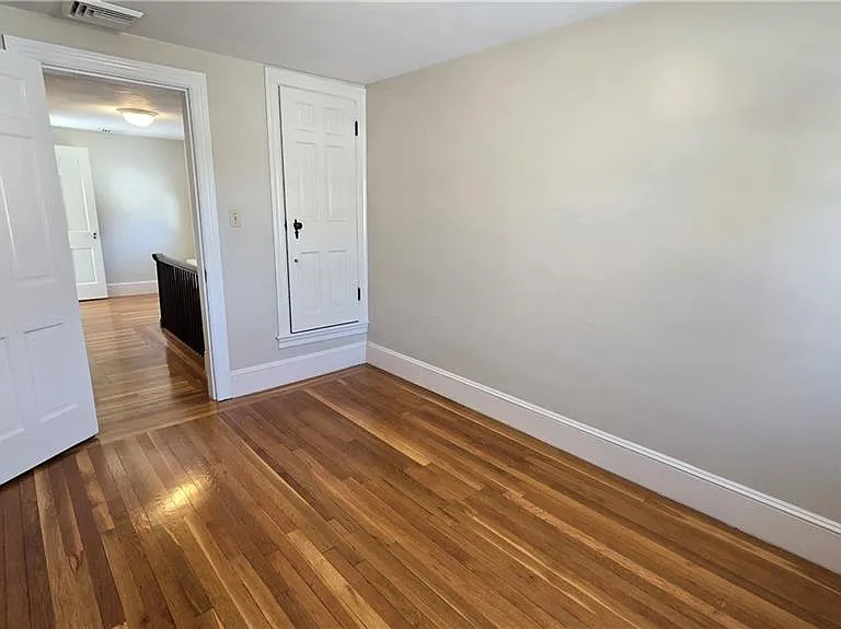 63 La Salle Dr — Photo 14