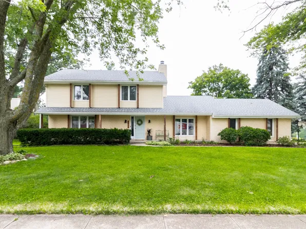 4906 Aspen Dr, West Des Moines, IA 50265