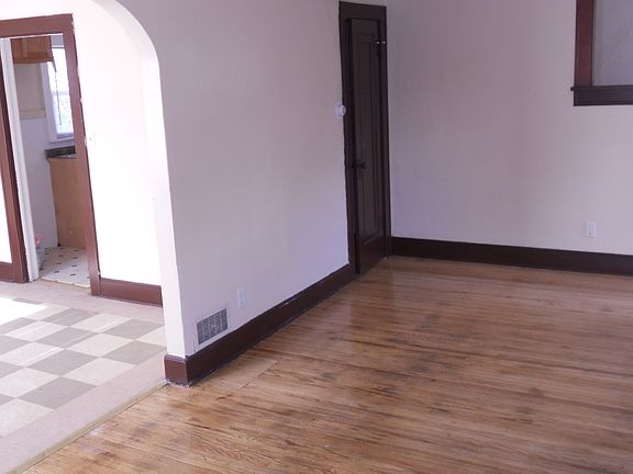 5th image of 117 Ashley Ave