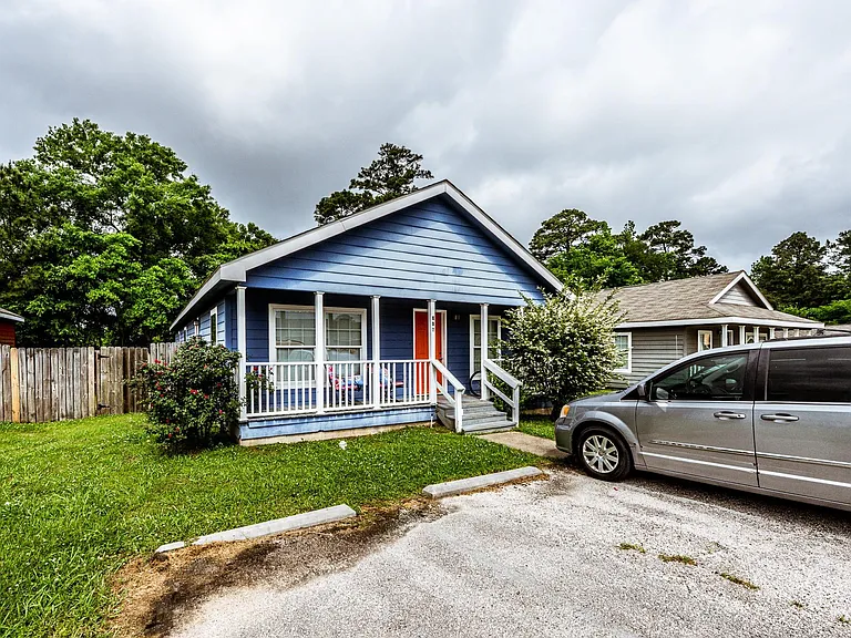 134 Varsity Dr — Photo 1