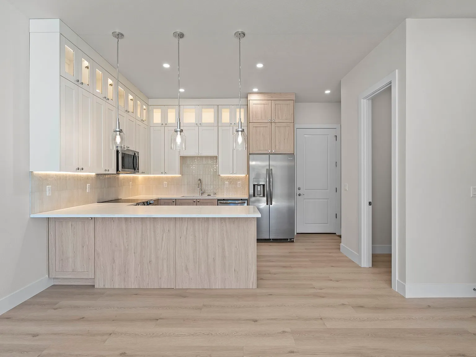 3 bed, 2.5 bath, 1736 sqft, $3,150 — Photo 2