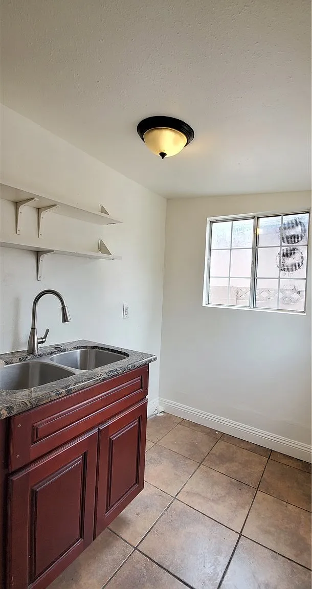1 bed, 400 sqft, $1,600 — Photo 3