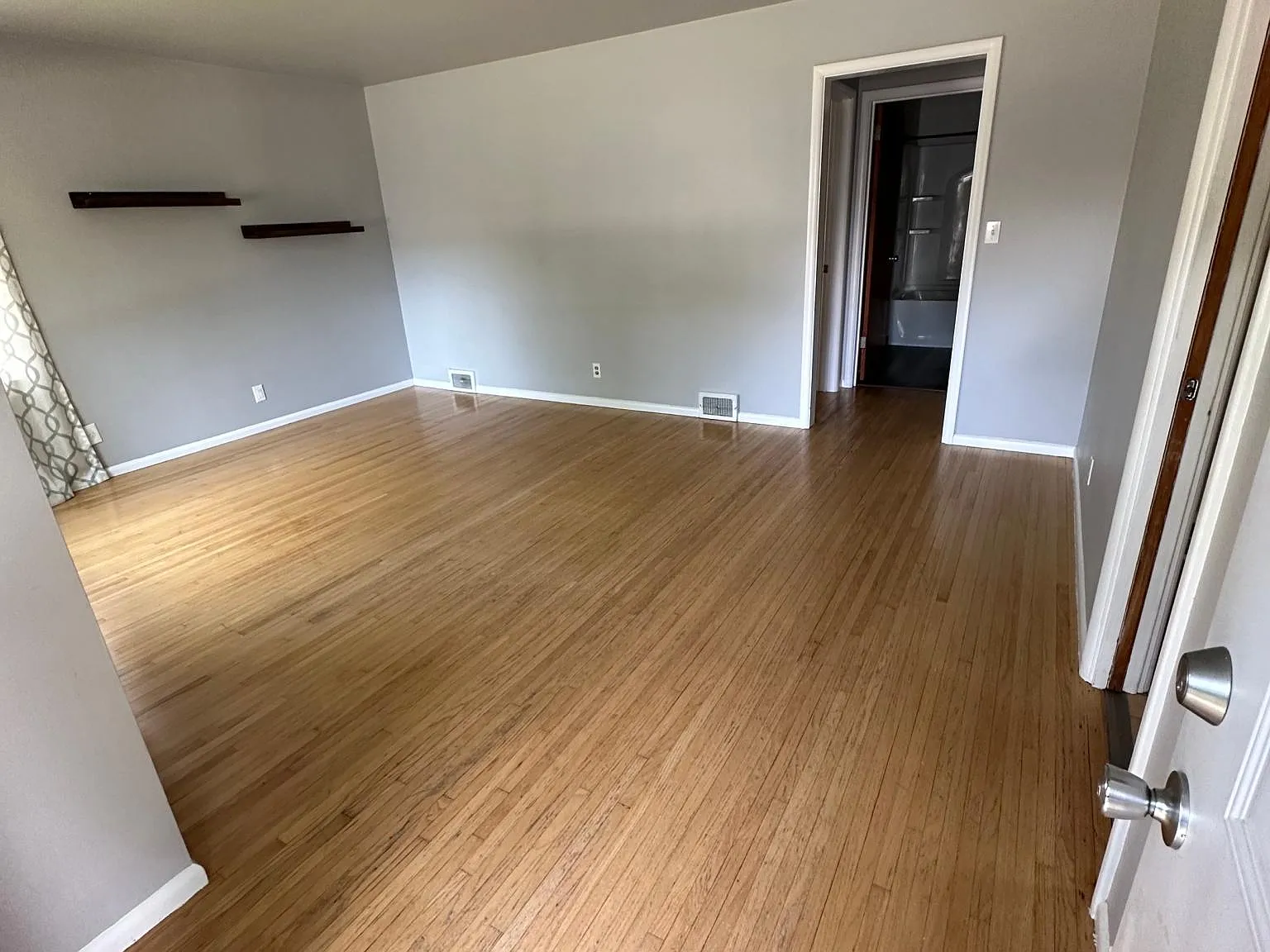 4 bed, 1600 sqft, $2,000 — Photo 2