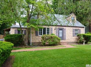 36 Corlett Pl, Huntington Station, NY 11746