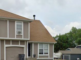 1335 N Ridge Pkwy, Olathe, KS 66061