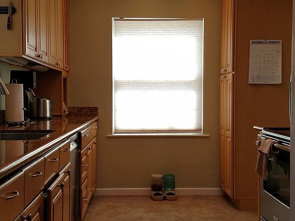 5th image of 367 S Bayview Ave