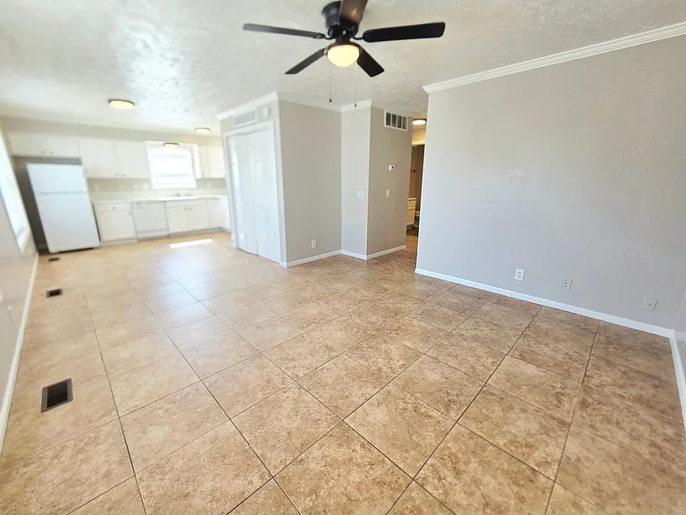 1104 - 1116 Mazatlan Cir. — Photo 7