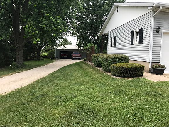  Entrance to back garage 