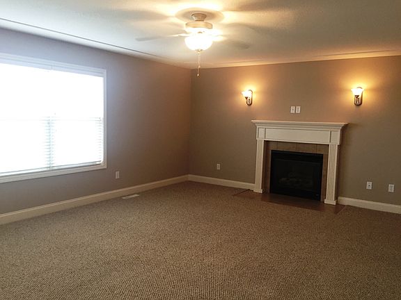 3rd image of 725 Meadowbrook Ln