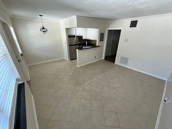 3rd image of 455 NE 16th Ave APT 8