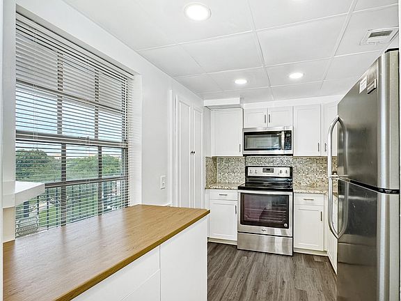 4th image of 2950 N Palm Aire Drive #506