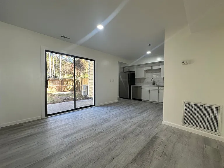 320 Myrtlewood Cir — Photo 6