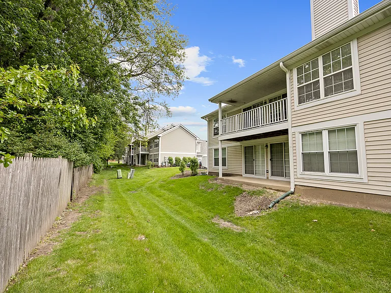 5S560 Paxton Dr #2H — Photo 26