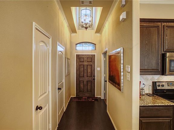3rd image of 221 Nocona Dr