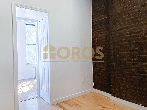 4th image of 215 E 10th St APT 5