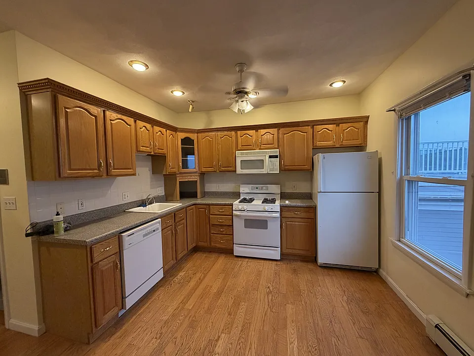 215 Lexington St #3