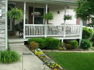 8 Bowman Ridge Rd, Hendersonville, NC 28739