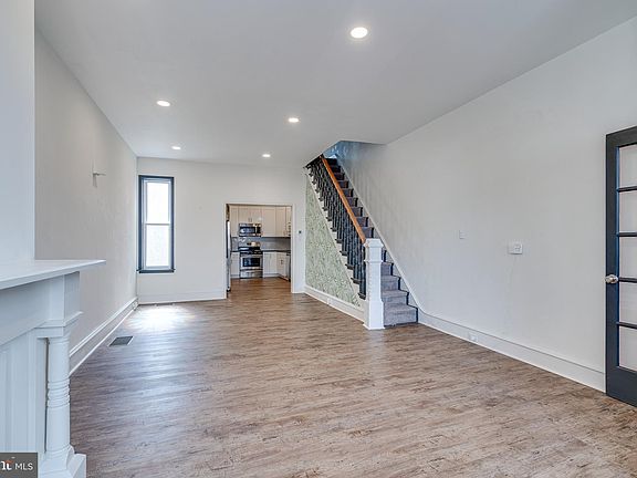 4th image of 2406 E Hazzard St
