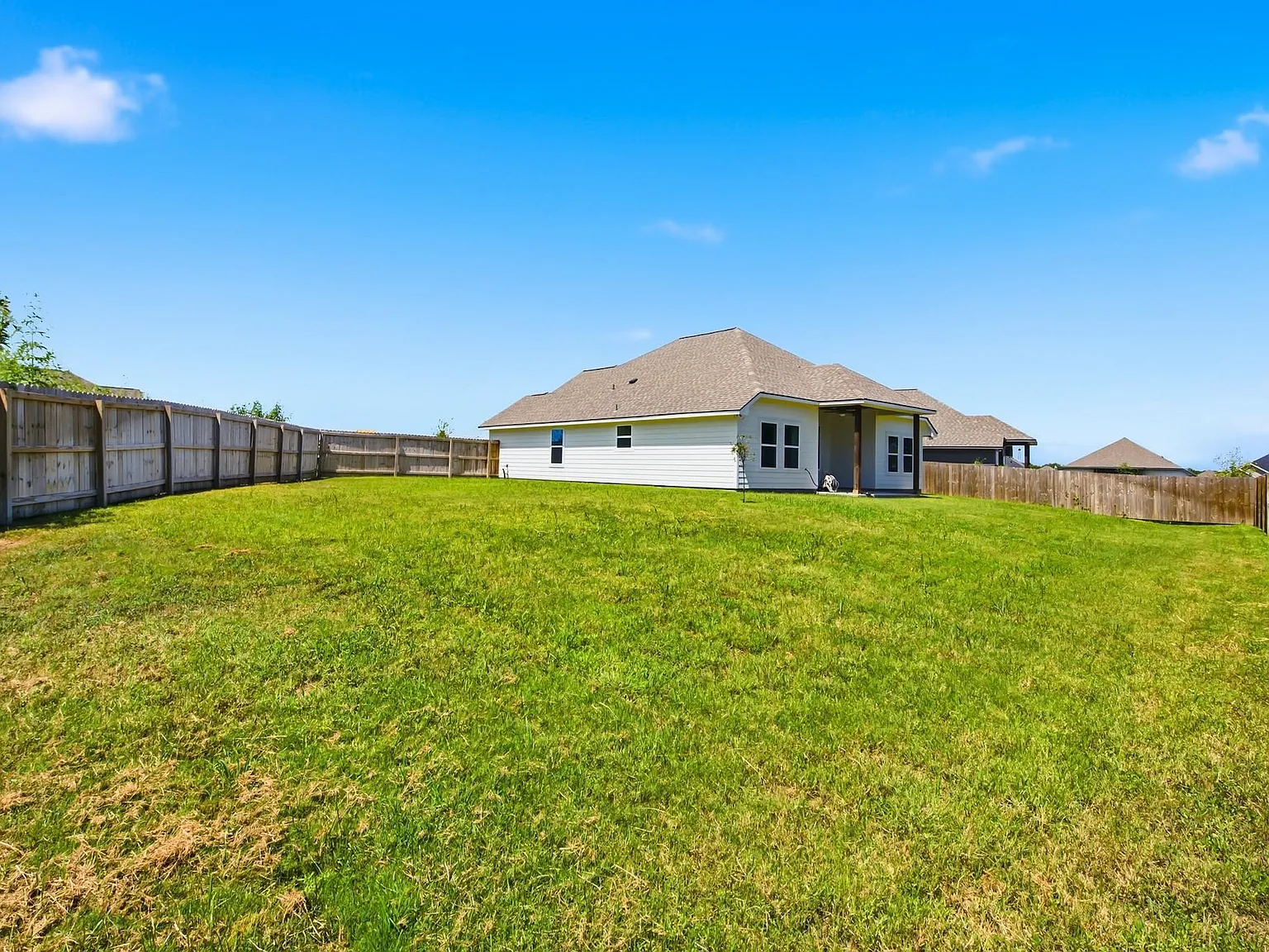 4 bed, 2.0 bath, 1747 sqft, $2,100 — Photo 3