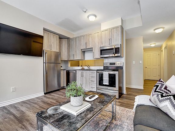 5th image of 84 Russell Ave #3-Bedroom
