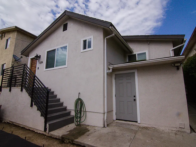 1236 N Evergreen Ave — Photo 22