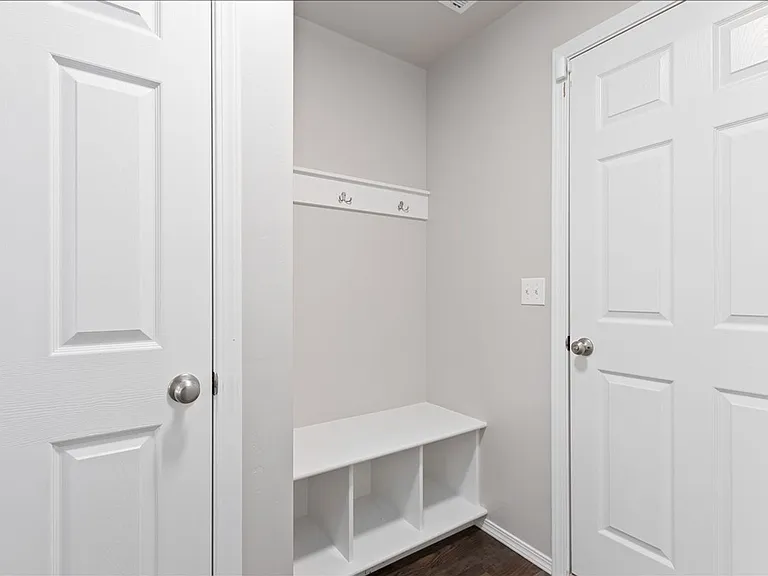 2044 Kodiak St — Photo 38