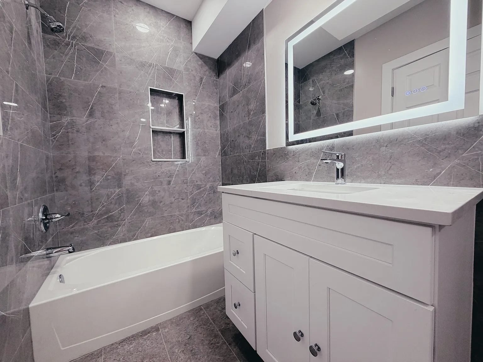 1 bed, 711 sqft, $1,600 — Photo 4