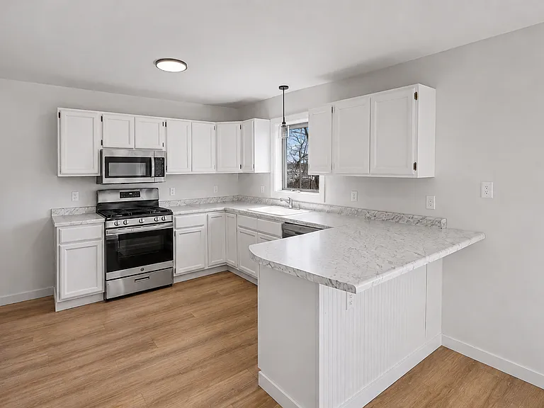 1283 N Wood St — Photo 12