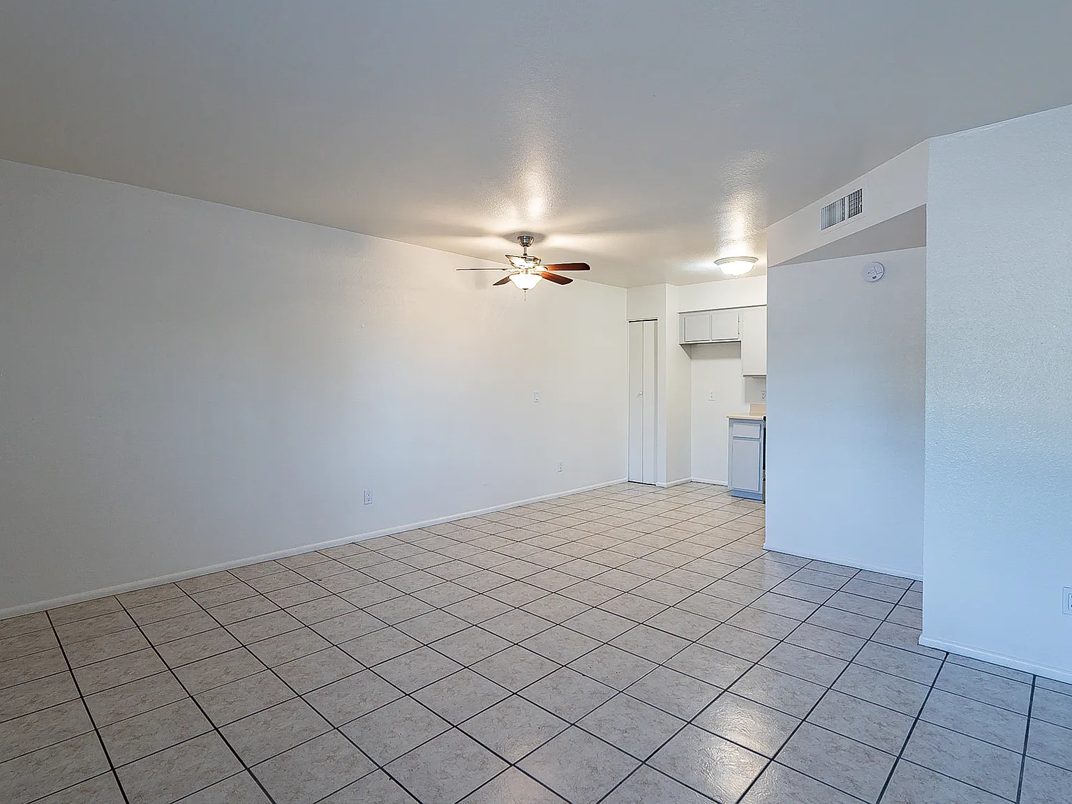 501 East Quail Avenue - 2 — Photo 2