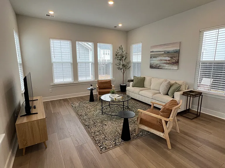 305 Citrus Dr — Photo 6
