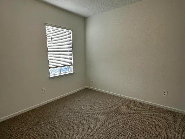 545 Brandon Lakes Dr — Photo 29