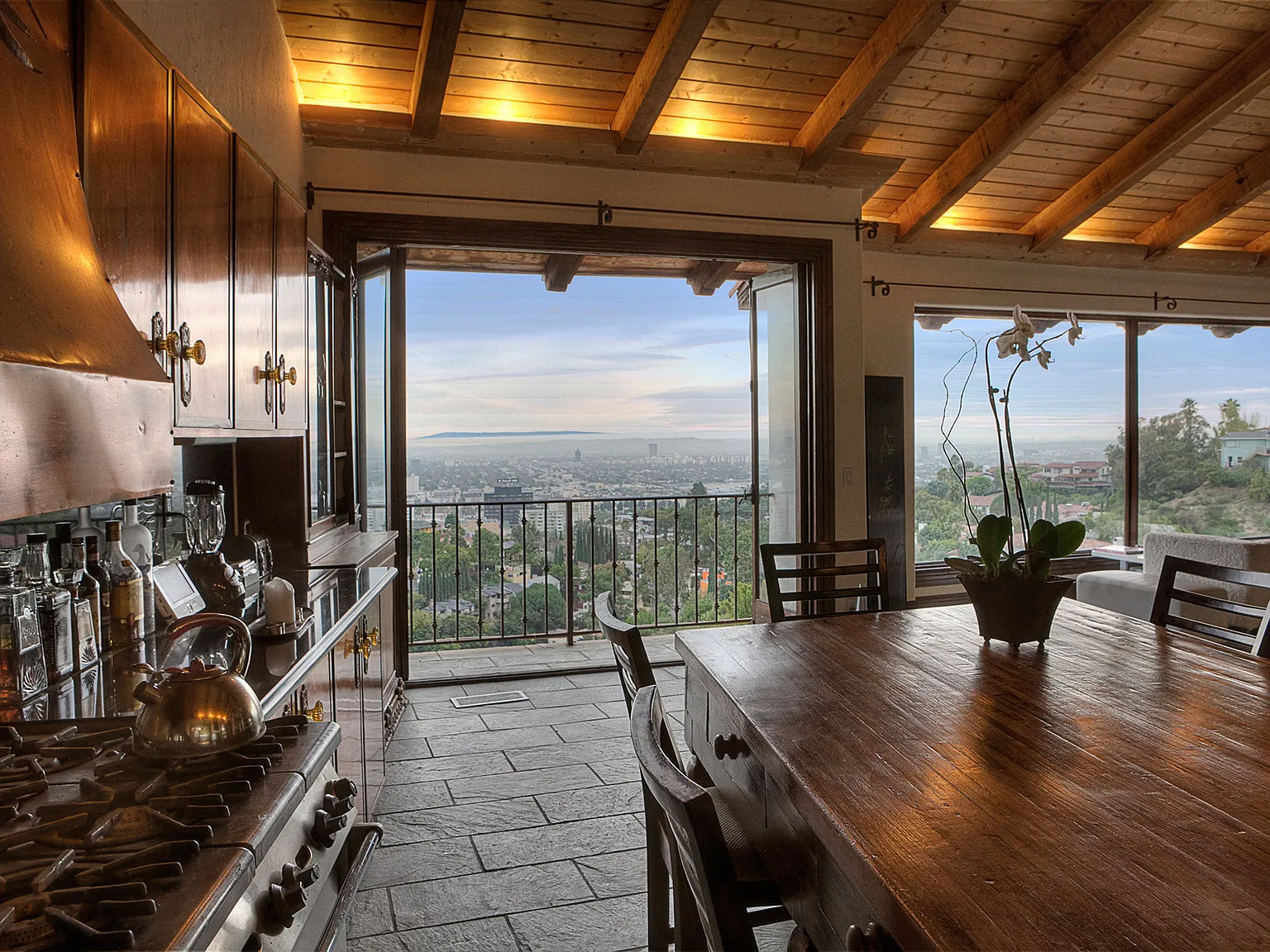5 bed, 5.5 bath, 6000 sqft, $25,999 — Photo 4