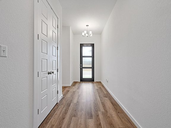 4th image of 412 Washington Dr