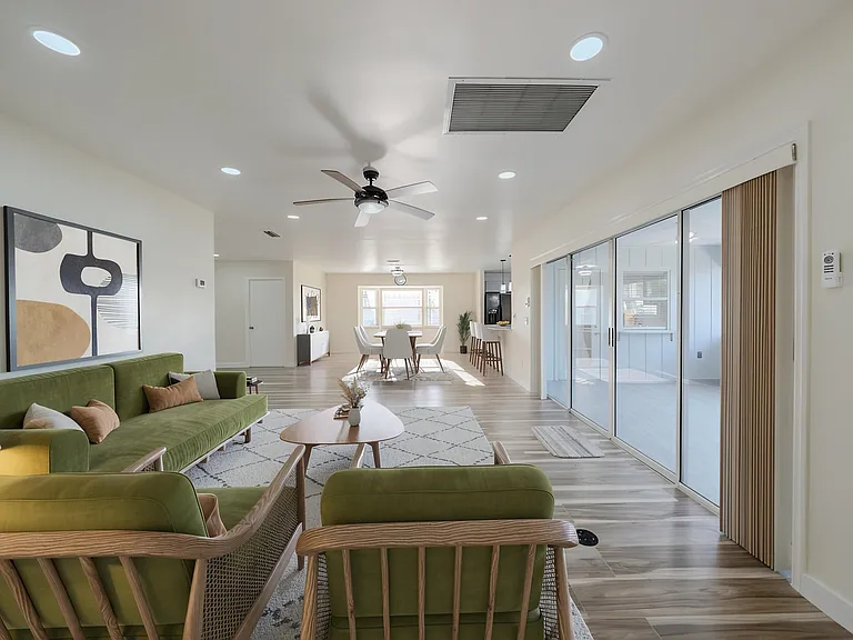 651 SE Degan Dr — Photo 15
