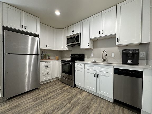3rd image of 4558 1/2 Avenue A #101