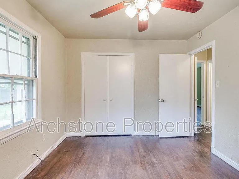 1614 SW 41st St — Photo 4