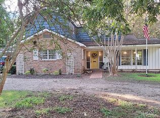 524 Oak Dr, Lake Jackson, TX 77566