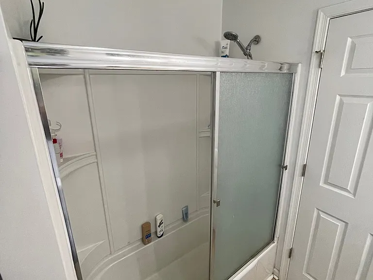 Shower/Tub with Glass Doors