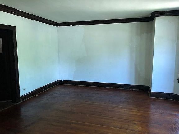 4th image of 1651 N Nagle Ave