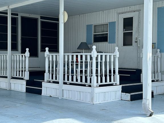 3rd image of 171 Sterling Dr N
