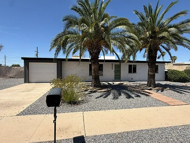 924 S Elmerita Ave