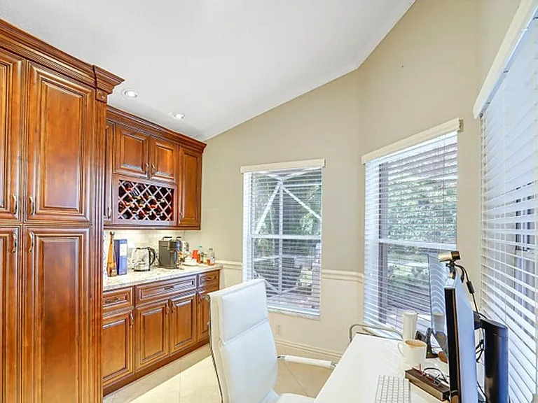 2208 Soundings Ct — Photo 16