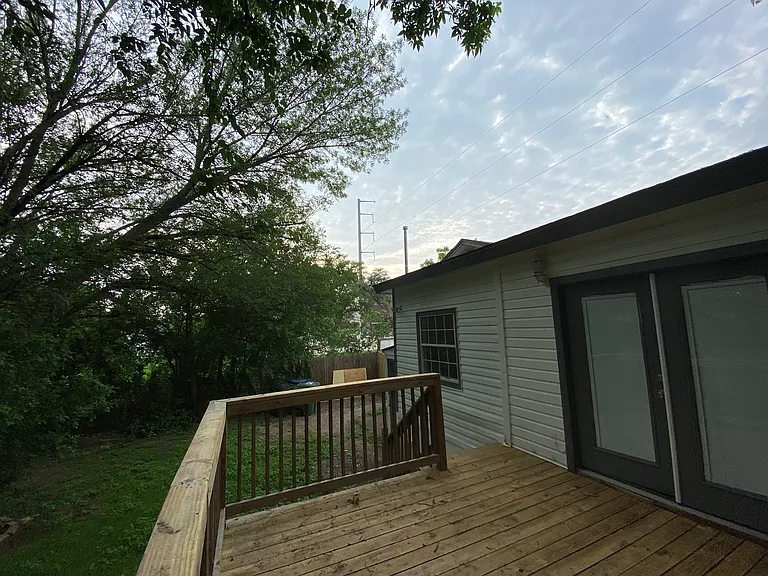 2118 Burnet St — Photo 24