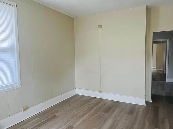 3rd image of 846 Miller St APT 4