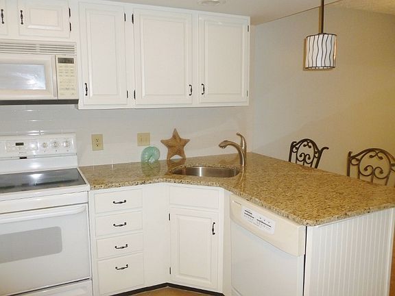 4th image of 160 SE Crestwood Cir #160