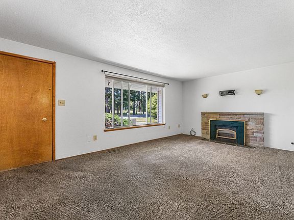 3rd image of 9301 Elwood Dr SW