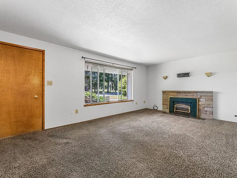 9301 Elwood Dr SW — Photo 3
