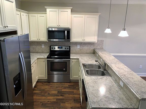 3rd image of 1702B Cambria Dr