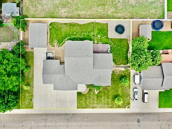 2nd image of 2110 5th St W