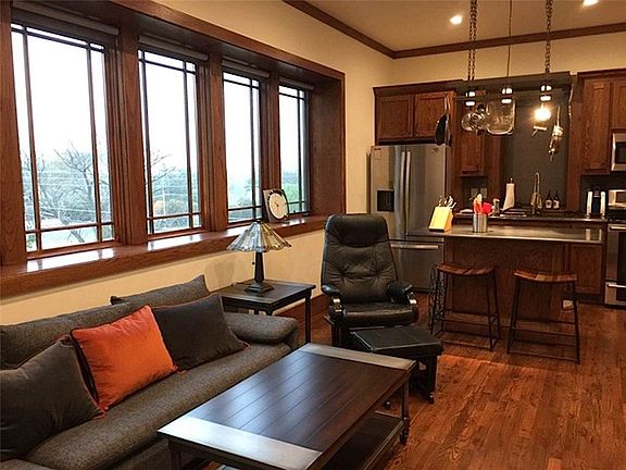 2nd image of 4215 Alta Vista Ln